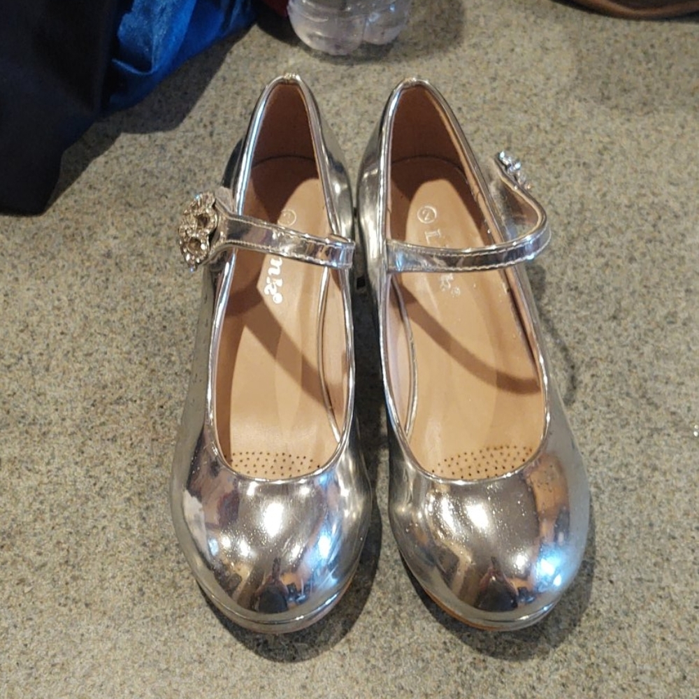 Link Brand Girls size 2 dress shoes worn twice